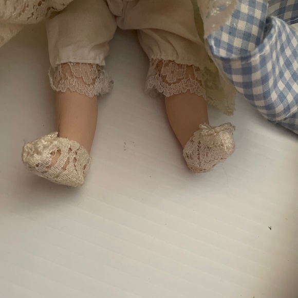 Two Victorian Beauty 8" Porcelain Doll NIB  Vintage Collectible And Accessories - Picture 11 of 11